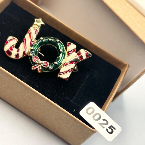 Christmas Joy Brooch Pin Candy Cane & Wreath Design With Box - Picture 1 of 4
